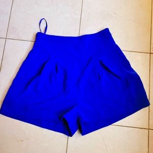 Glamorous high waisted pleated detail shorts